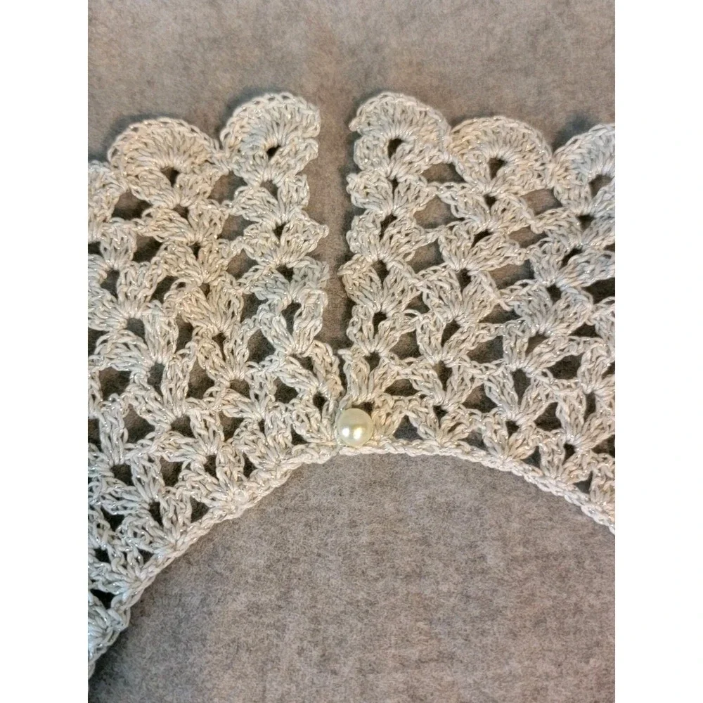 Vintage Silver Shimmer Scalloped Edge Crochet Lace Button Collar Handmade